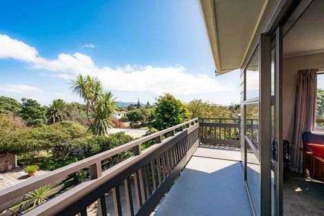 Photo of property in 3 Atua Street, Waikanae Beach, Waikanae, 5036
