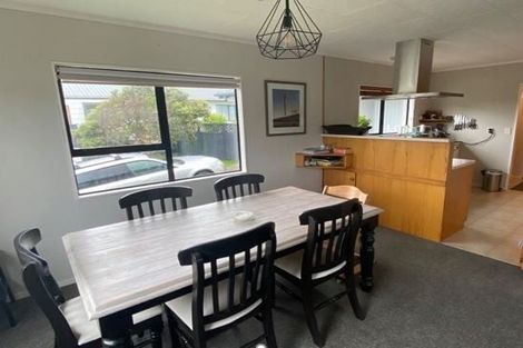 Photo of property in 4 Gates Road, Waikanae Beach, Waikanae, 5036
