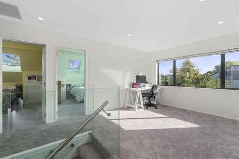 Photo of property in 2/8 Dallinghoe Crescent, Milford, Auckland, 0620