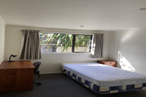 Photo of property in 8d Schnapper Rock Road, Schnapper Rock, Auckland, 0632