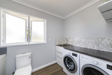 Photo of property in 6 Tabak Crescent, Takaro, Palmerston North, 4412