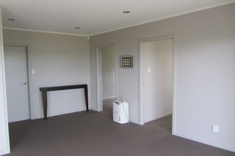 Photo of property in 73 Sylvan Avenue, Northcote, Auckland, 0627