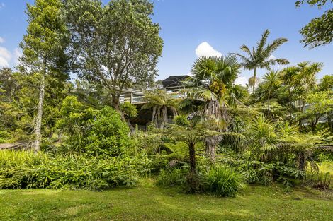 Photo of property in 22 Harrybrook Road, Green Bay, Auckland, 0604