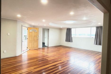 Photo of property in 99 Vodanovich Road, Te Atatu South, Auckland, 0610