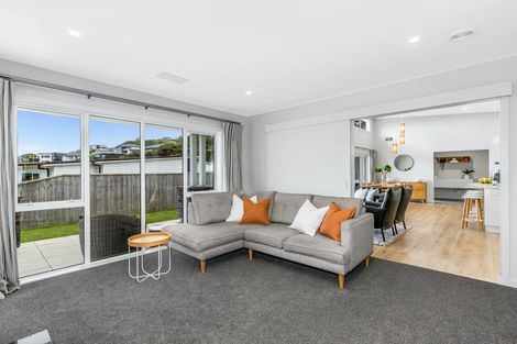 Photo of property in 28 Banks Boulevard, Whitby, Porirua, 5024