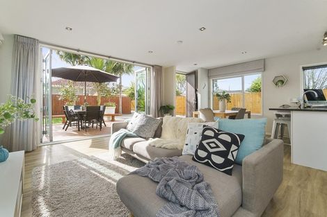 Photo of property in 15a Waipani Road, Te Atatu Peninsula, Auckland, 0610