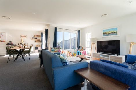 Photo of property in 7 Yorkshire Close, Whitby, Porirua, 5024