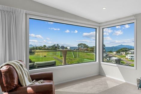 Photo of property in 13 Starlight Place, Langs Beach, 0582