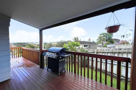 Photo of property in 25 Peterhouse Place, West Harbour, Auckland, 0618