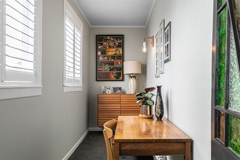 Photo of property in 37 Mozeley Avenue, Devonport, Auckland, 0624