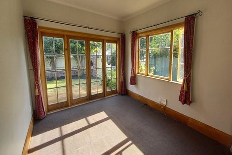 Photo of property in 60 Sandwich Road, Beckenham, Christchurch, 8023
