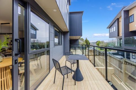 Photo of property in 9c Catalina Crescent, Forrest Hill, Auckland, 0620