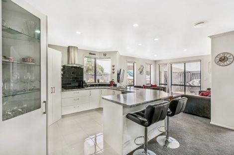 Photo of property in 10 Carrington Drive, Papamoa Beach, Papamoa, 3118