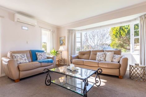 Photo of property in 1 Edgewater Street, Waikanae, 5036