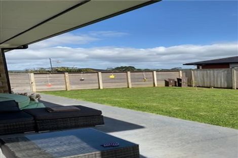 Photo of property in 18 Kauri Drive, Waiuku, 2123