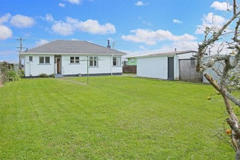 Photo of property in 50 Matipo Road, Te Atatu Peninsula, Auckland, 0610