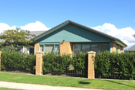 Photo of property in Waimanu Bay Village, 37/1 Piriti Drive, Te Atatu Peninsula, Auckland, 0610