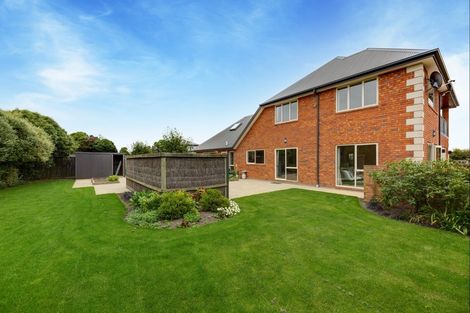 Photo of property in 100 Willowview Drive, Redwood, Christchurch, 8051