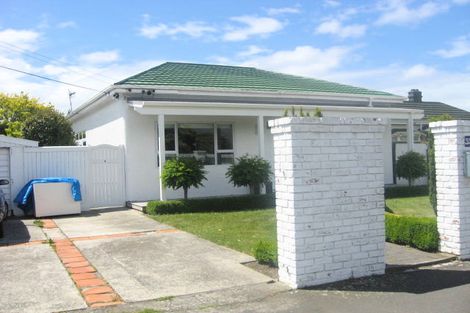 Photo of property in 35 Sandwich Road, Beckenham, Christchurch, 8023