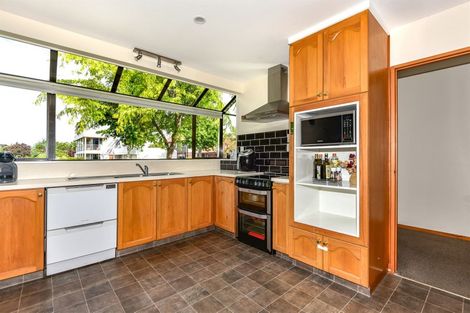 Photo of property in 23 Derenzy Place, Avonhead, Christchurch, 8042