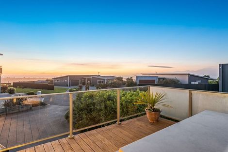 Photo of property in 6 Ocean Vista Lane, Paraparaumu, 5032