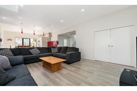 Photo of property in 2 Mile Place, Henderson, Auckland, 0612