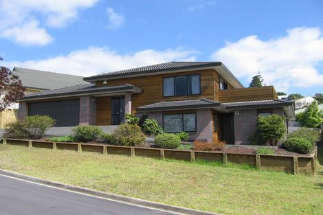 Photo of property in 3 Greenleaf Way, Northcross, Auckland, 0630