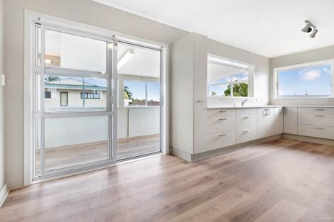 Photo of property in 80 Roberts Road, Te Atatu South, Auckland, 0610