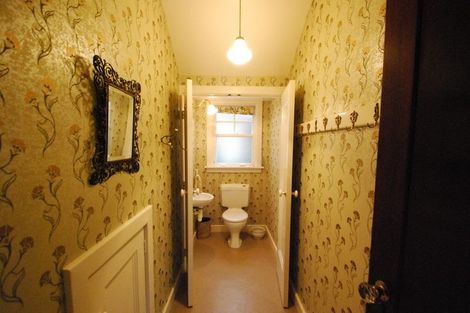 Photo of property in 19 Fitzherbert Terrace, Thorndon, Wellington, 6011