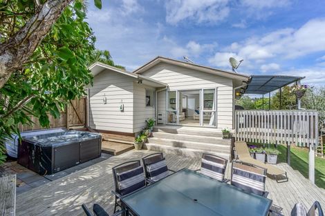 Photo of property in 52 Danbury Drive, Torbay, Auckland, 0630