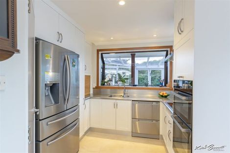 Photo of property in 8 Te Whiti Grove, Korokoro, Lower Hutt, 5012