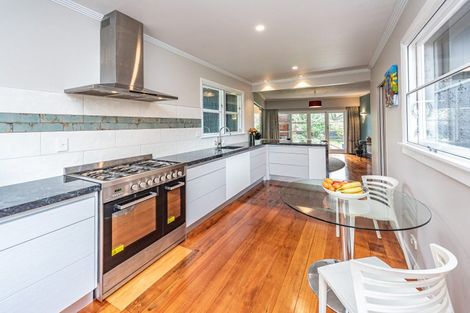 Photo of property in 16 Oakland Avenue, Saint Johns Hill, Whanganui, 4500