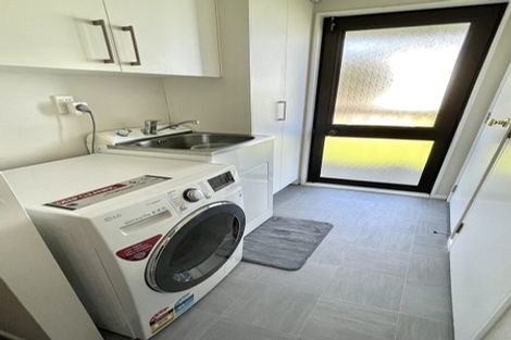 Photo of property in 100 Frobisher Street, Island Bay, Wellington, 6023