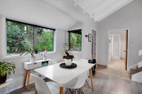 Photo of property in 2/11 Limmer Place, Browns Bay, Auckland, 0632