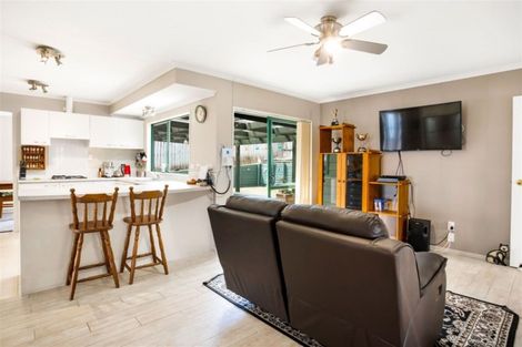 Photo of property in 9 Toledo Avenue, Henderson, Auckland, 0612