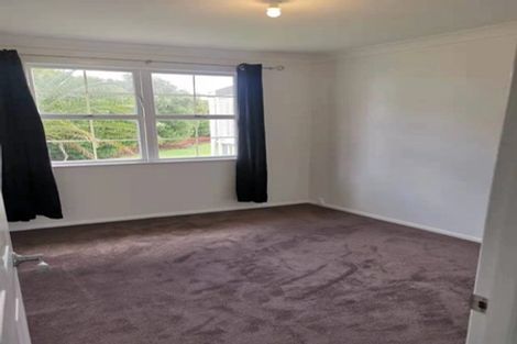 Photo of property in 27 Clinton Avenue, Te Atatu Peninsula, Auckland, 0610