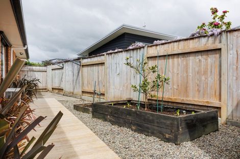 Photo of property in 7 Lorenzo Place, Kelvin Grove, Palmerston North, 4414