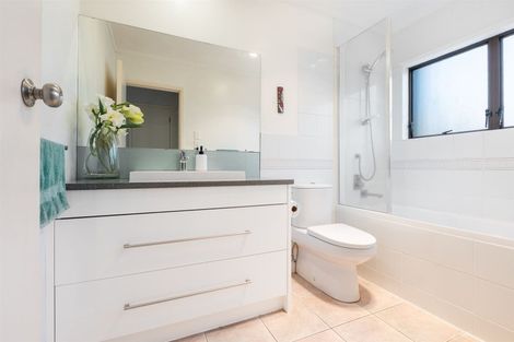 Photo of property in 43 Clyside Avenue, Half Moon Bay, Auckland, 2012