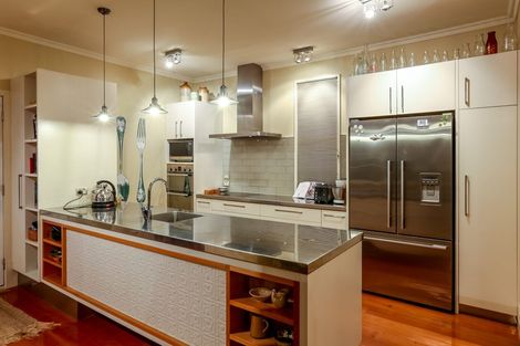 Photo of property in 17 Vivian Street, New Plymouth, 4310