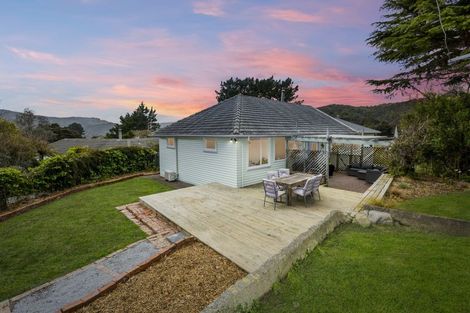 Photo of property in 30 Pinehaven Road, Pinehaven, Upper Hutt, 5019