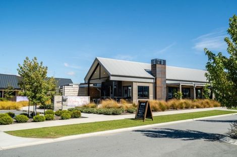 Photo of property in 17 Mount Creighton Crescent, Wanaka, 9305
