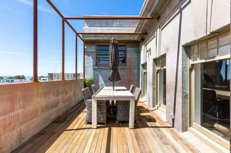Photo of property in 29 Queen Street, New Plymouth, 4310