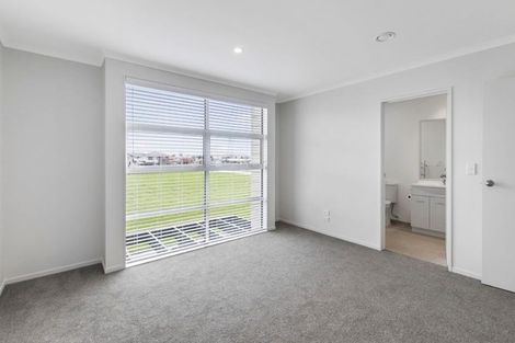 Photo of property in 12 Huke Lane, Takanini, 2112