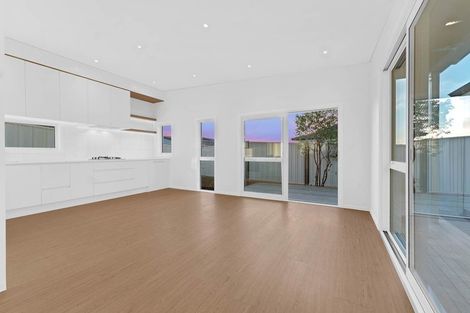 Photo of property in 60d Lewisham Street, Highland Park, Auckland, 2010