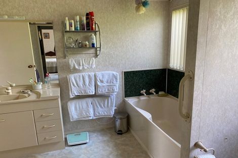 Photo of property in 35 Yorke Road, Haruru, 0204