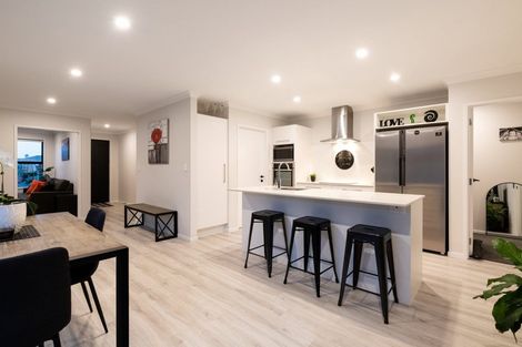 Photo of property in 15 Kotiate Street, Papamoa Beach, Papamoa, 3118