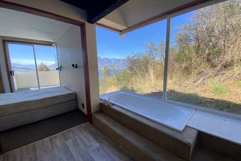 Photo of property in 12 Lordens Place, Fernhill, Queenstown, 9300