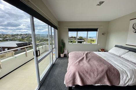 Photo of property in 2/5 Nigel Road, Browns Bay, Auckland, 0630