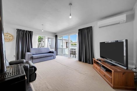 Photo of property in 23 Kemble Close, Mangere, Auckland, 2022