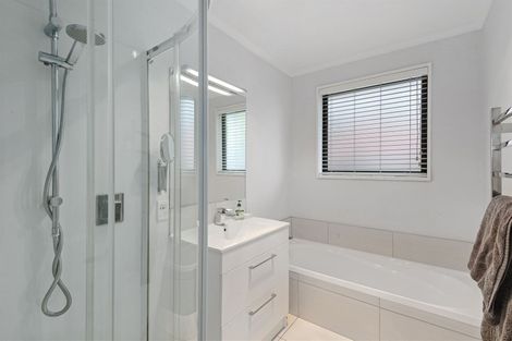 Photo of property in 27 Momorangi Crescent, Redwood, Christchurch, 8051